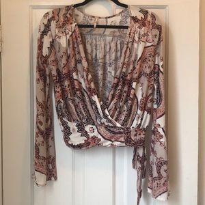 Free People low cut long sleeve w/ bell sleeves